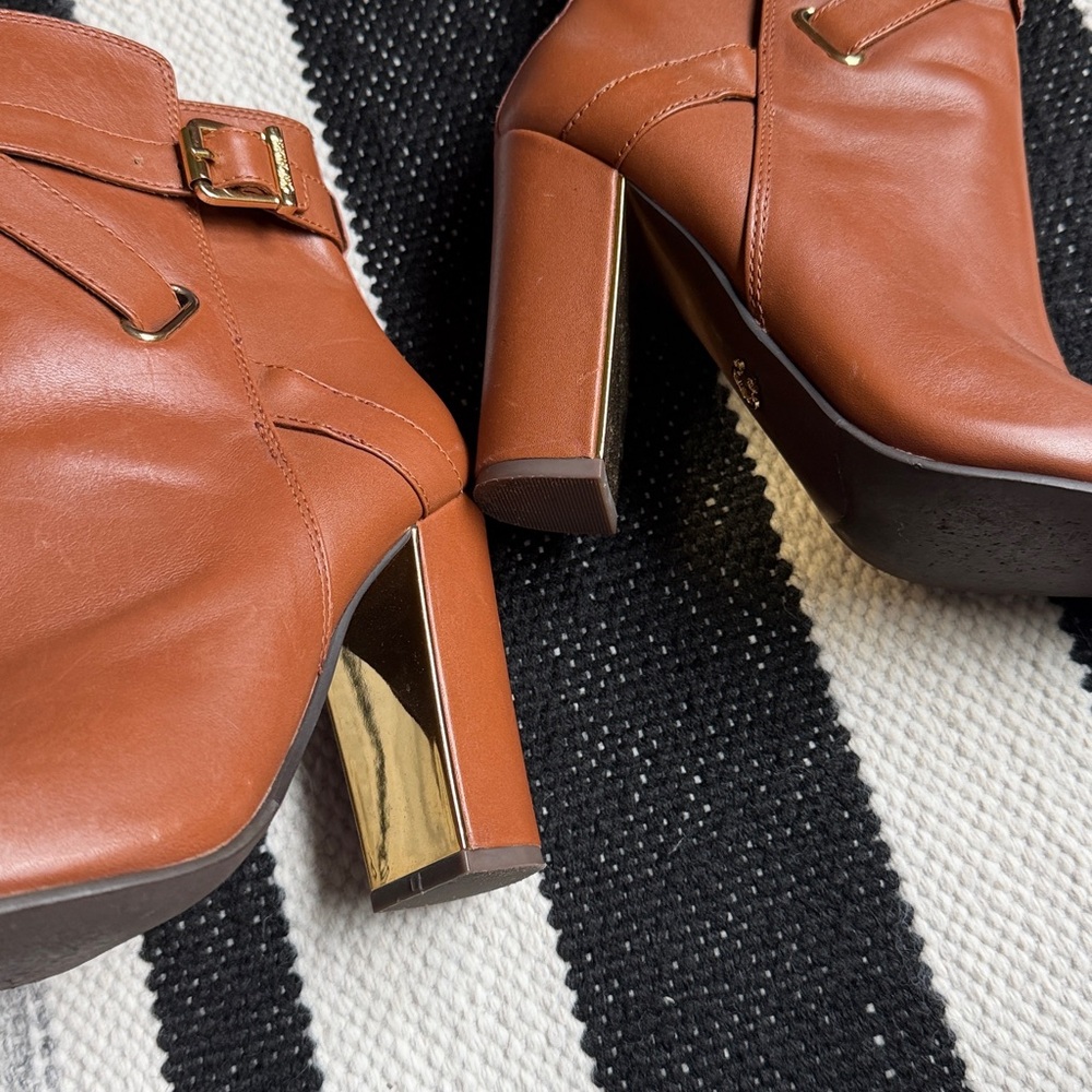 Carmel Ankle Boot with Gold Details - Picture 6 of 7